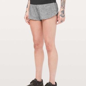 8 / EUC Lululemon Speed Up Short *2.5" Heather Lux Multi Black / Mauve